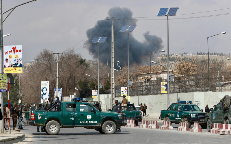 Atentat împotriva unui convoi NATO: trei civili afgani răniți - atentat-1506262697.jpg