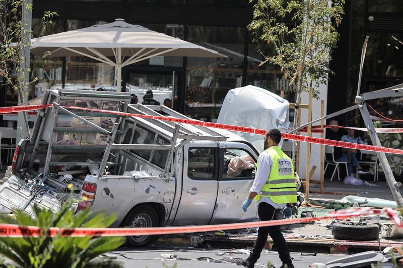 Atentat la Tel Aviv. O mașină a intrat în mulțime. Mesajul Hamas: „Sângele copiilor noștri nu este ieftin” - atentat-1688471464.jpg