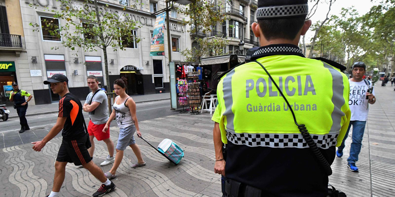 Șoferul fugar al camionetei implicate în atentatul  de la Barcelona  pune pe jar Europa - atentatbarcelona-1503317790.jpg