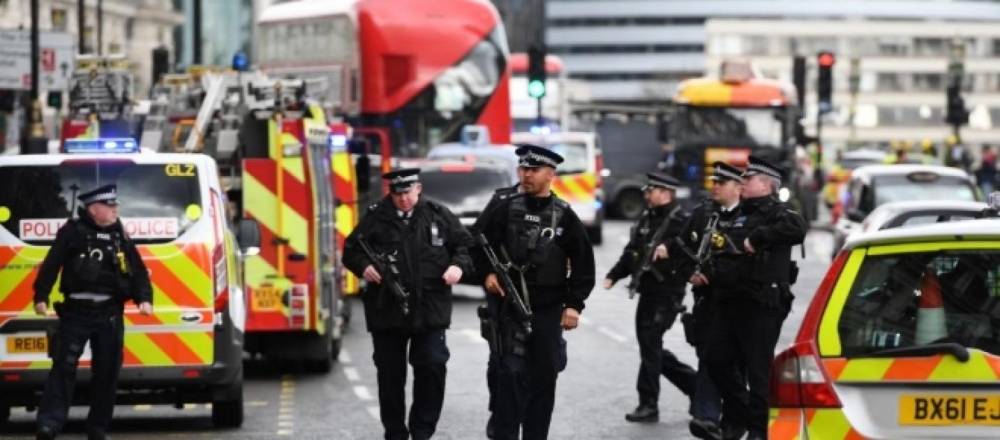 ATENTAT LONDRA / S-a aflat identitatea celui de-al treilea atacator - atentatlondrapolitistiicontinuac-1496744860.jpg