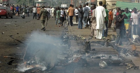 Opt morți și 145 de răniți în urma unui atentat sinucigaș din Nigeria - atentatpastenigeria1aufmacher108-1351445395.jpg