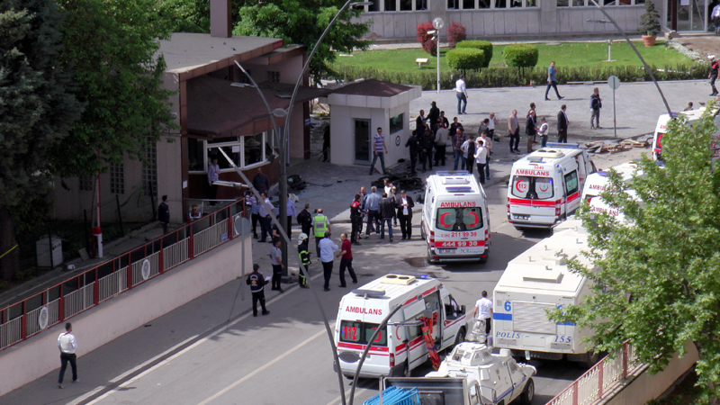 Turcia, lovită din nou! 11 morți și 13 răniți, într-un atentat cu mașină capcană - atentatturcia-1465299712.jpg