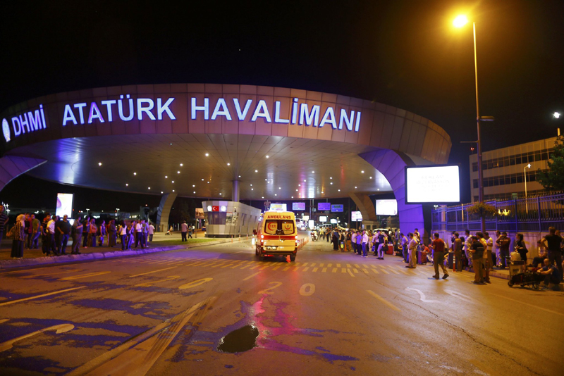 Masacru pe aeroportul din Istanbul,  cu 41 de morți. Detalii șocante: se știa că în Turcia urmează un atentat terorist - atentatturcia-1467201359.jpg
