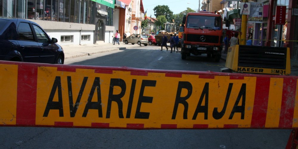 Atenţie, constănţeni! Trafic restricţionat pe strada Soveja. Se lucrează la conductele de apă - atentietraficraja-1605085285.jpg