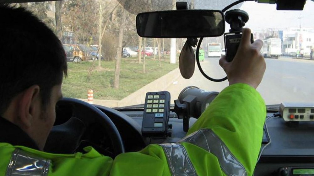Atenţie, viteza ucide! Poliţiştii au scos radarele pe şosele - atentievitezaucide-1609872498.jpg