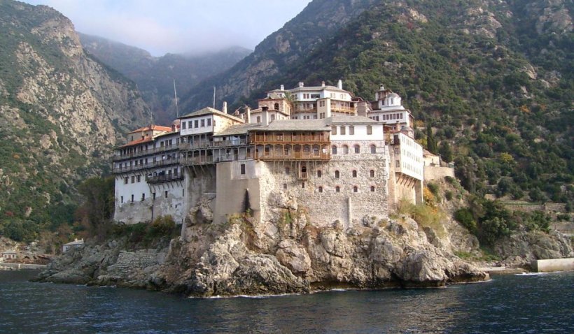 Focar uriaș de COVID-19 în mănăstirile de pe Muntele Athos - athos-1631724374.jpg