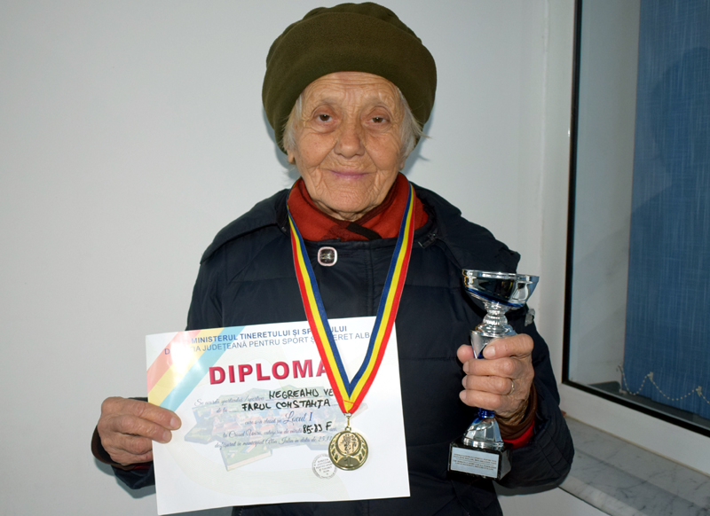 Atleta veterană Veronica Negreanu a terminat Crosul Unirii în uralele asistenței - atleta-1511891715.jpg