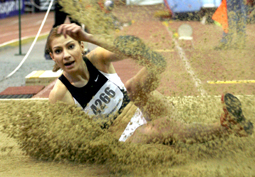 Cristina Bujin a urcat  pe podium, Andreea Ogrăzeanu s-a accidentat - atletism-1330269398.jpg