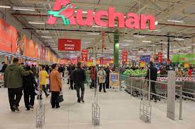 Amenzi de 750.000 lei de la ANPC pentru 50 de magazine Auchan. Vindeau produse expirate, fructe şi legume cu mucegai - auchan-1664457525.jpg