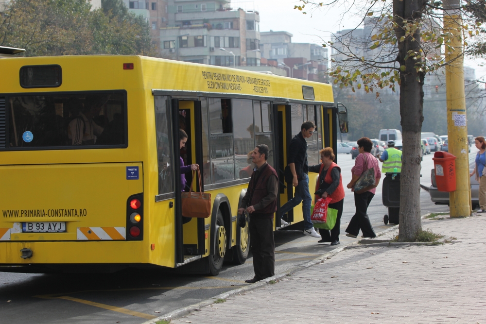 Traseul autobuzelor RATC de pe linia 3, deviat pe strada Victor Climescu - autobuz1354696989-1367921010.jpg