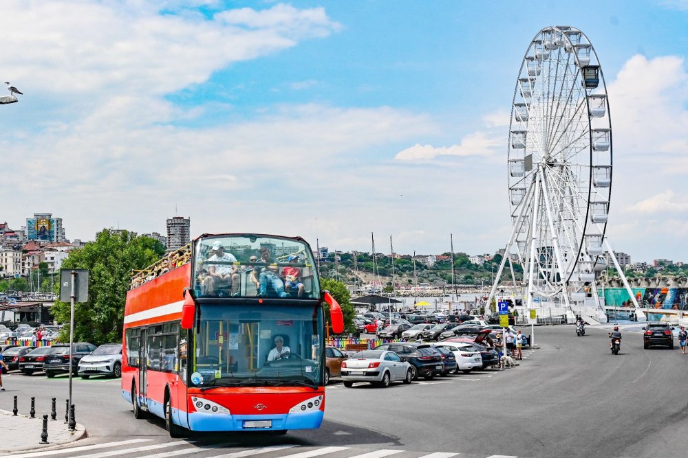 Linia turistică City Tour va avea patru autobuze etajate - autobuze-etajate-1694453731.jpg
