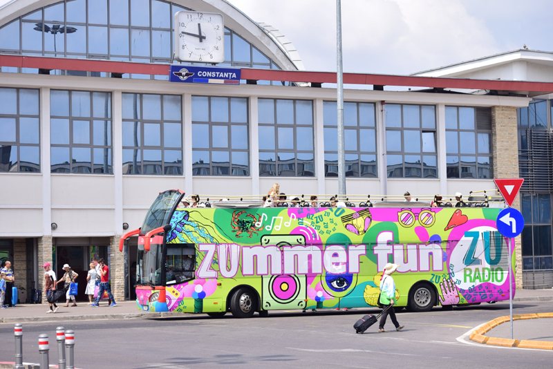 RATC le oferă turiștilor  un ghid cu o sută  de obiective turistice  de vizitat - autobuzsupraetajatgara1-1531318194.jpg