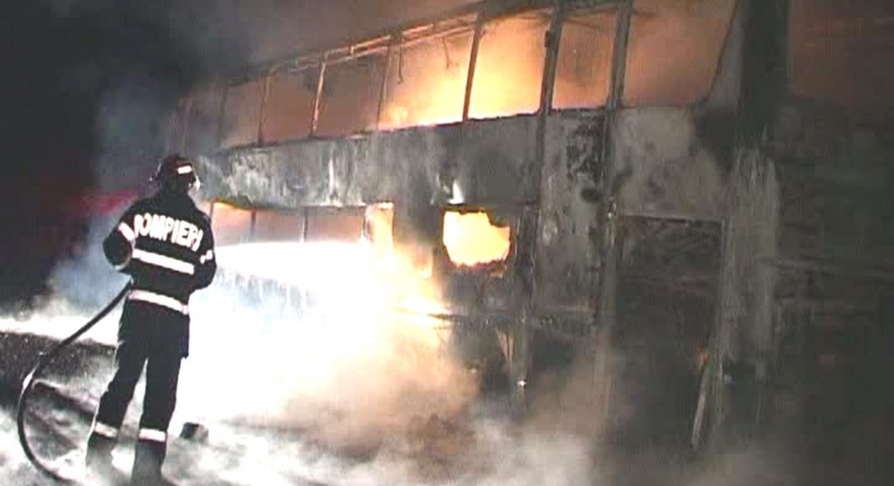 Un autocar cu turiști români a luat foc Bulgaria - autocar-1335942262.jpg