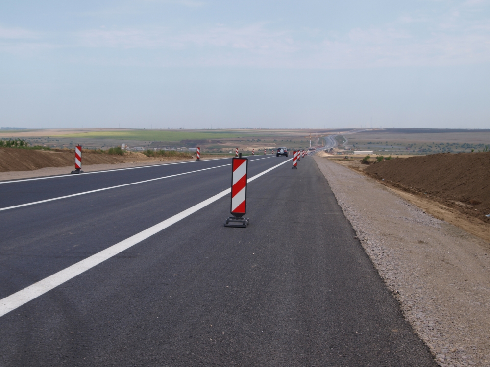Au fost suspendate fondurile europene pentru șosele - autostrada-1346683125.jpg