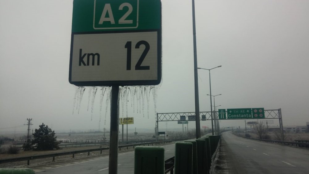Autostrada A2, închisă în continuare. Ploaia înghețată face imposibilă deplasarea mașinilor - autostrada-1548401017.jpg