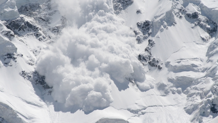 Tragedie în Călimani / O alpinistă a murit! Un alt alpinist este dat dispărut - avalanchethinkstockphoto15445500-1512199663.jpg