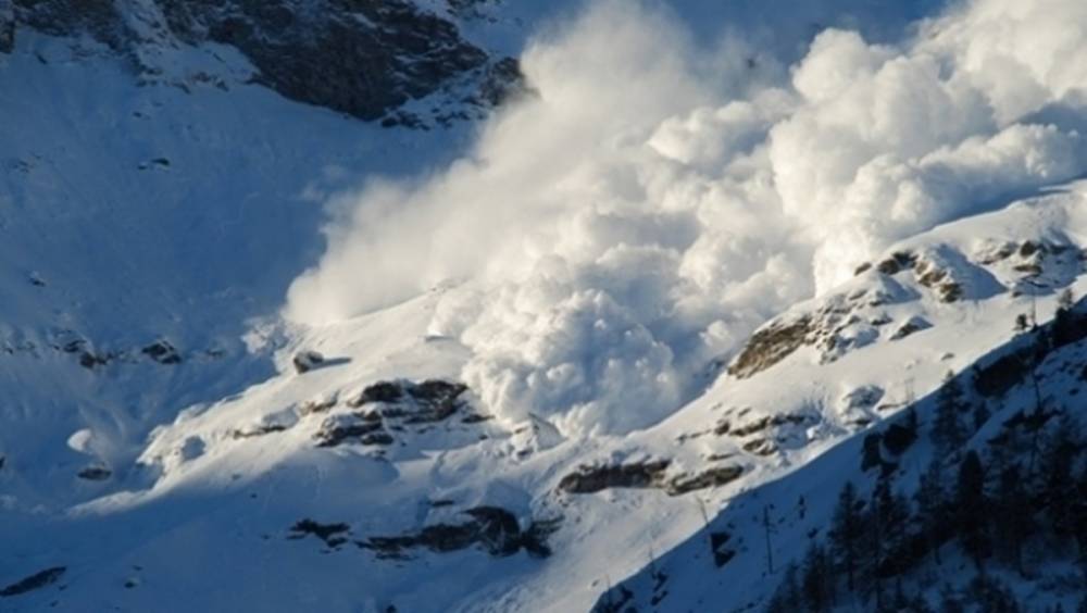 Avalanșă în munți. Doi alpiniști au murit și un altul a fost rănit! - avalansa-1460896575.jpg