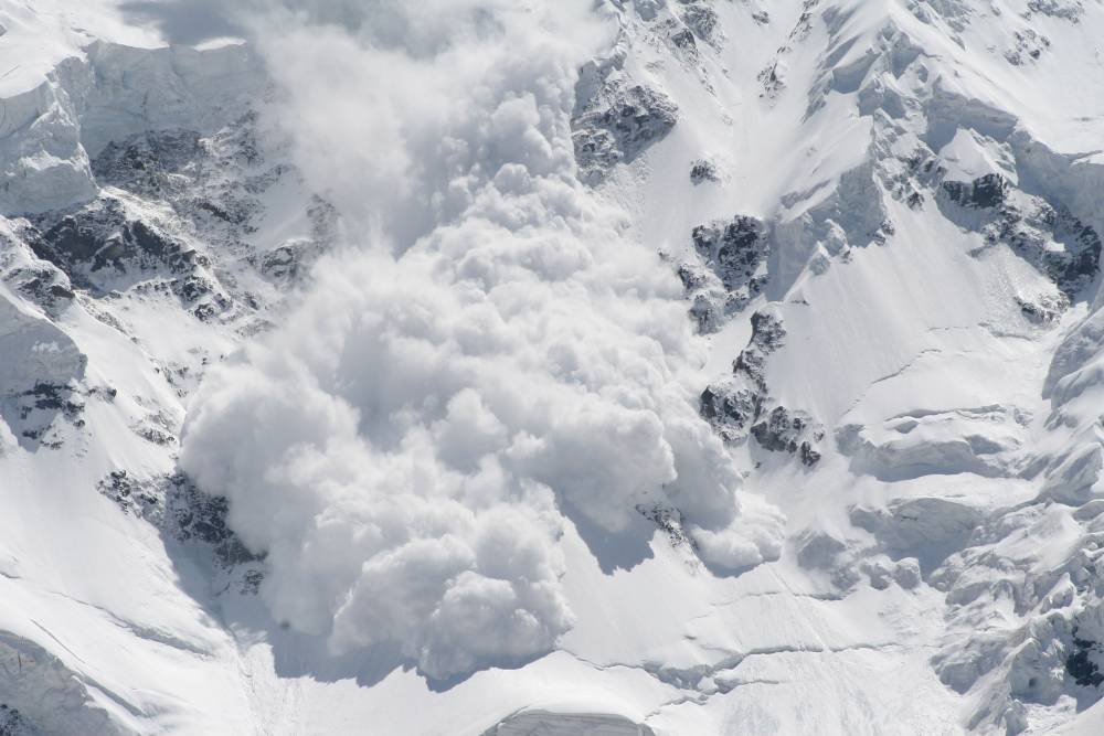UPDATE / TRAGEDIE / O avalanșă a lovit un hotel într-o stațiune de schi. Sunt numeroși morți - avalansa-1484815667.jpg