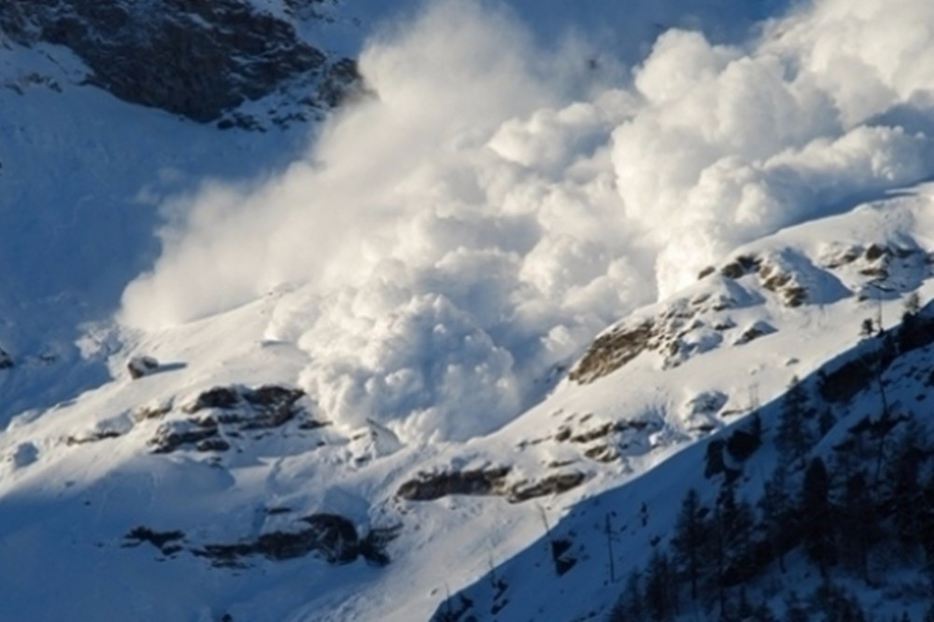 Cel de-al doilea turist surprins de avalanșa din Munții Bucegi a fost găsit mort - avalansa-1544439925.jpg