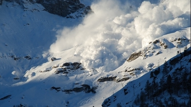 PERICOL de avalanșă pe Transfăgărășan - avalansa18026300-1479130742.jpg