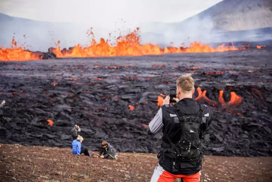Atenţionare de călătorie pentru Islanda. Se menţin riscurile asociate erupţiei vulcanice în zona Sundhnjukagigar - avertizare-calatorie-islanda-1706900240.jpg