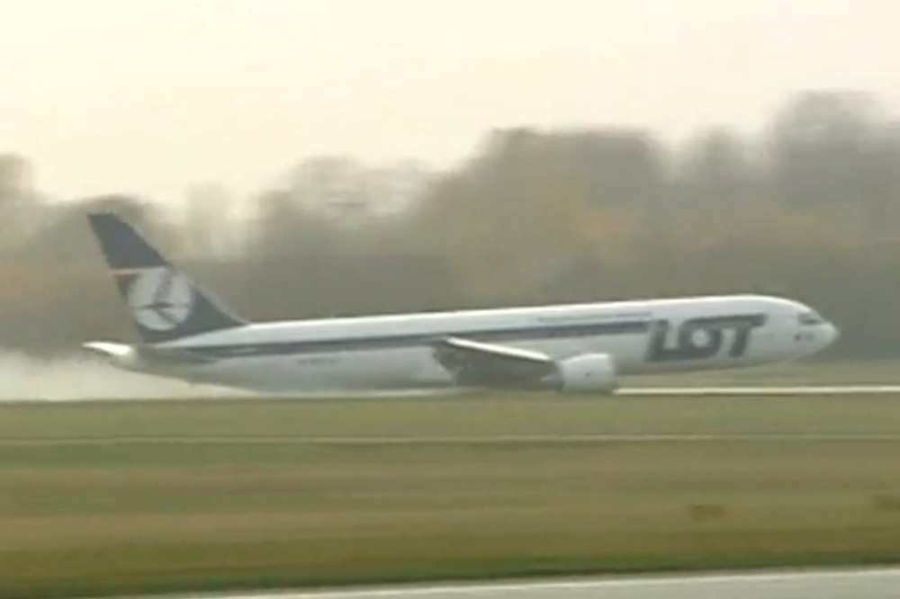 Incident aviatic în Polonia / VIDEO - avion-1320163469.jpg