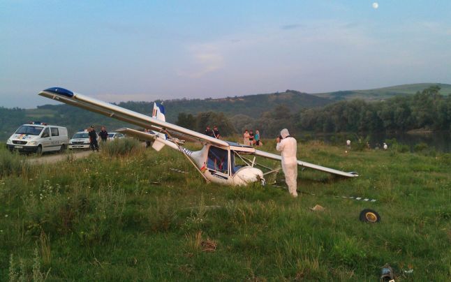 ACCIDENT AVIATIC LA BRĂILA. Două persoane au fost rănite - avion-1438413425.jpg