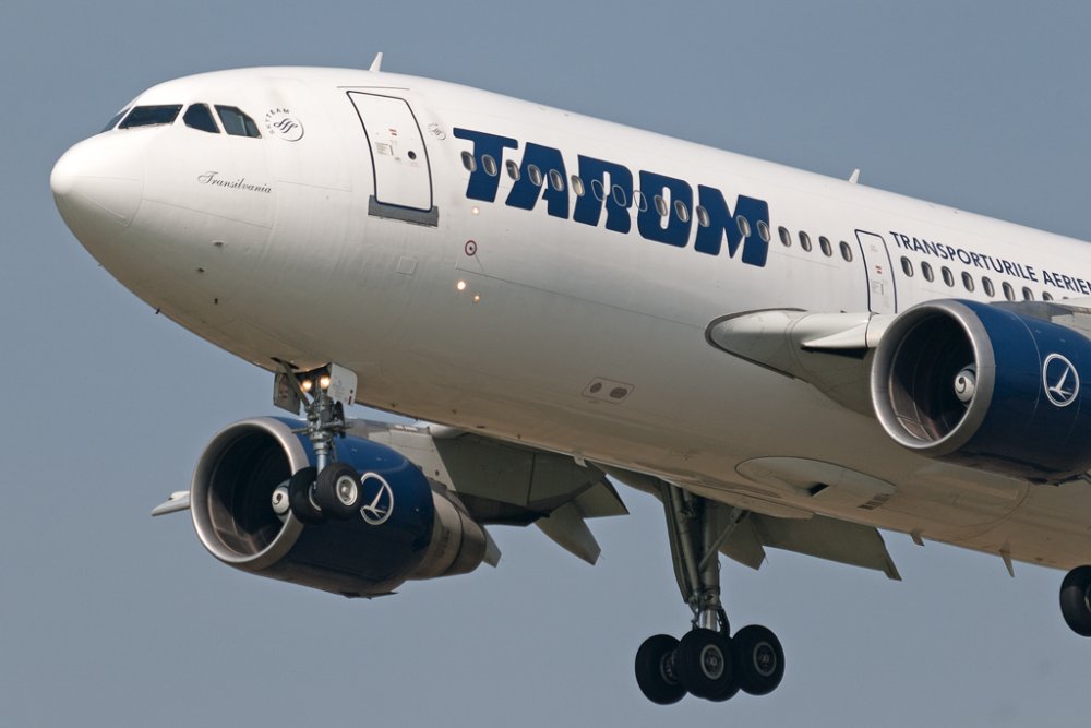Tarom își vinde cele mai mari avioane către Armenia Airways - avion-1529673102.jpg