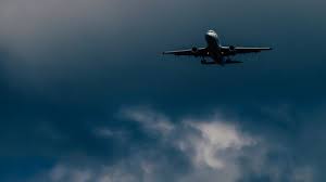 Se caută controlori de zbor fără facultate, la ROMATSA. Salariu de 15.000 de lei! - avion-1667743162.jpg