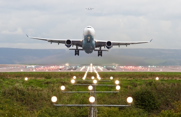 Premieră în România. Turn de Control Virtual pe Aeroportul Internațional Brașov – Ghimbav - avion-1670951638.jpg