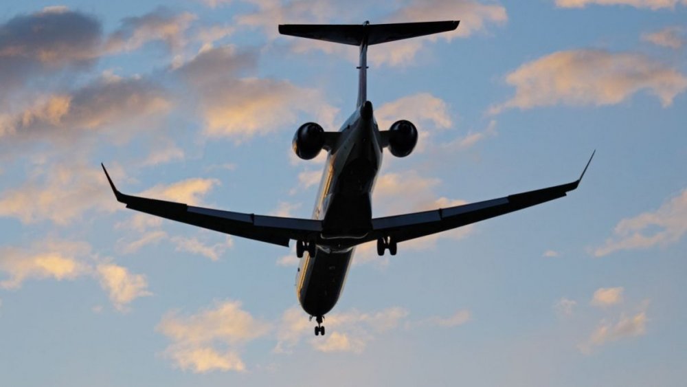 Un avion care venea spre Bucureşti a fost deviat din cauza unei urgenţe, la Praga - avion-1672424607.jpg