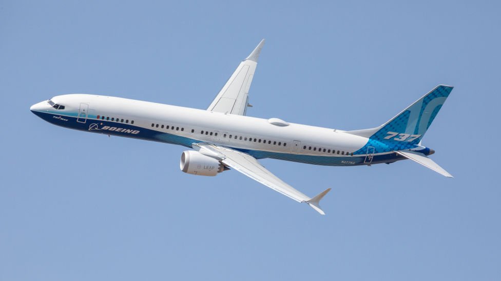 Noi probleme pentru Boeing! Un avion 737 şi-a întrerupt zborul după depistarea unei fisuri - avion-1705153960.jpg