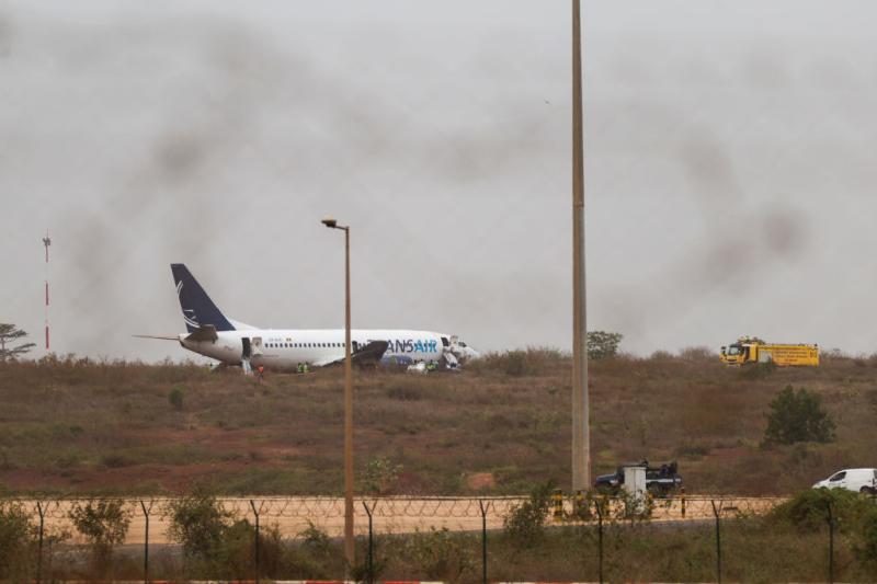 Un avion Boeing a ratat decolarea, în Dakar. Copilotul român și mai mulți pasageri, răniți - avion-boeing-1715337557.jpg