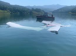 Un avion s-a prăbușit în lacul Colibița, Bistrișa-Năsăud. Pilotul a murit în urma impactului - avion1-1661682052.jpg