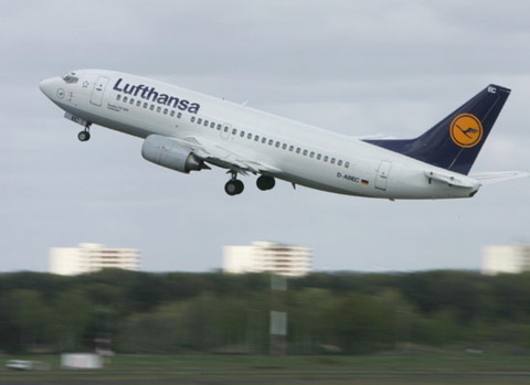 Greva Lufthansa / Primele curse de pe Otopeni anulate - avion1346314389-1346407358.jpg