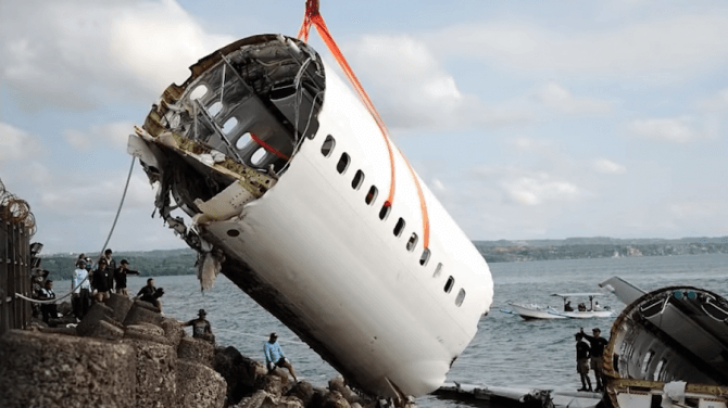 Fuzelajul avionului prăbușit în Indonezia, localizat - avioncazutindonezia1422640007026-1540981526.jpg