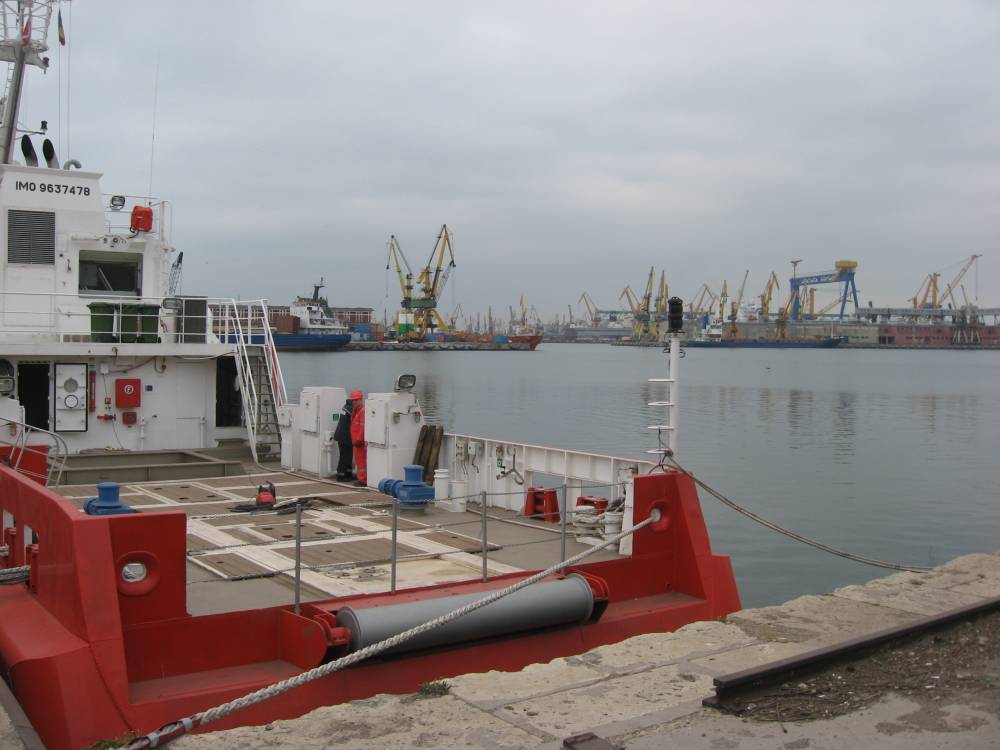 63 de nave sosesc în porturile românești - avizari-1421057589.jpg