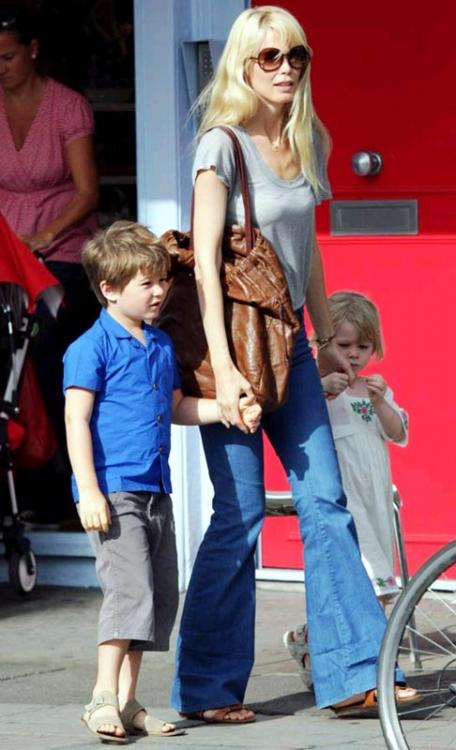 Claudia Schiffer a dat naștere celui de-al treilea copil - b71be6158db795110d0fdb889d72171c.jpg