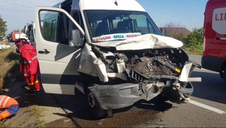 Șase victime, după ce un microbuz Botoșani – Mangalia s-a lovit frontal cu o mașină - bacaue8541068x51923397000-1570702649.jpg