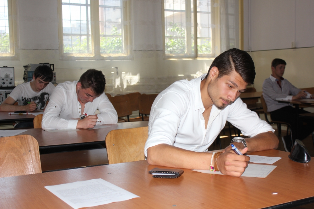 BAC 2013 / 6.800 de elevi susțin la această oră proba scrisă la limba română - bacprobaa14-1372662764.jpg