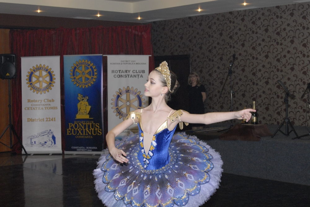 9.000 de lei și 2.000 de euro pentru Diana Ionescu - balerina-1330256351.jpg