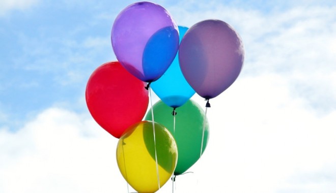 Lumânări și baloane colorate, înălțate în memoria îngerașilor ridicați la cer înainte de vreme - baloane1369313149-1369432108.jpg