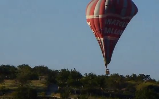 Balon cu aer cald, prăbușit în Turcia - balonprabusitturcia2-1369084391.jpg