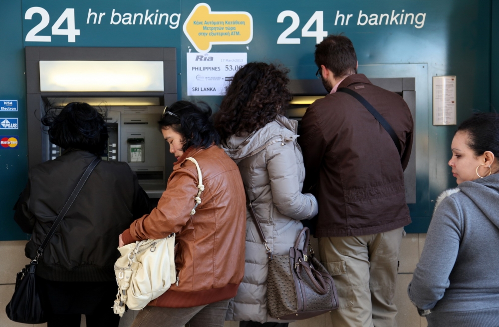 Cipru primește 10 miliarde de euro în schimbul sacrificării Cyprus Popular Bank - banca-1364198377.jpg