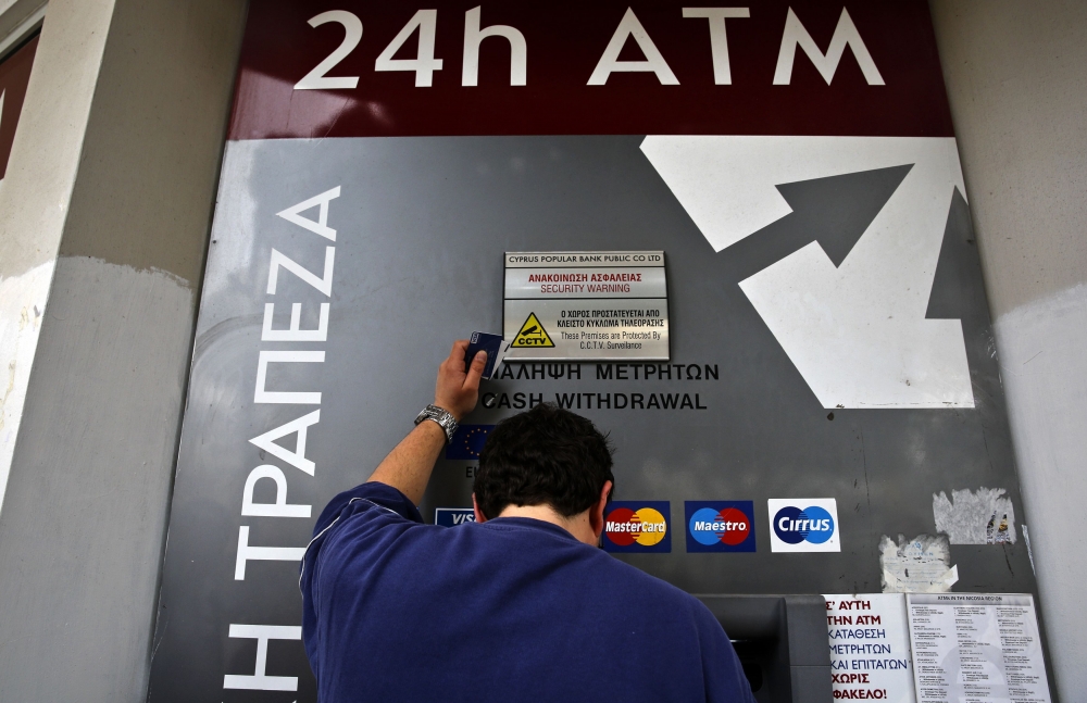 Băncile din Cipru  s-au redeschis - banca-1364531548.jpg