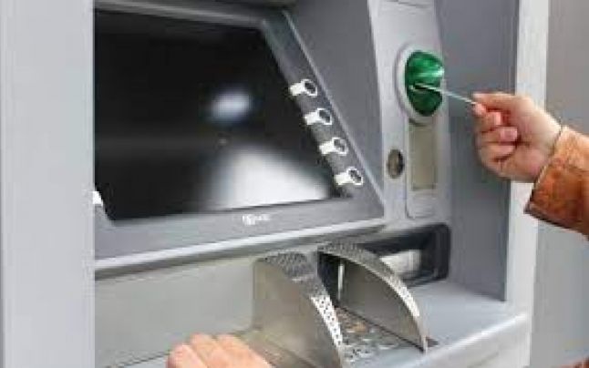 Români arestaţi pentru clonare de carduri bancare şi retrageri frauduloase de la bancomate, în Italia - banca-1660749341.jpg