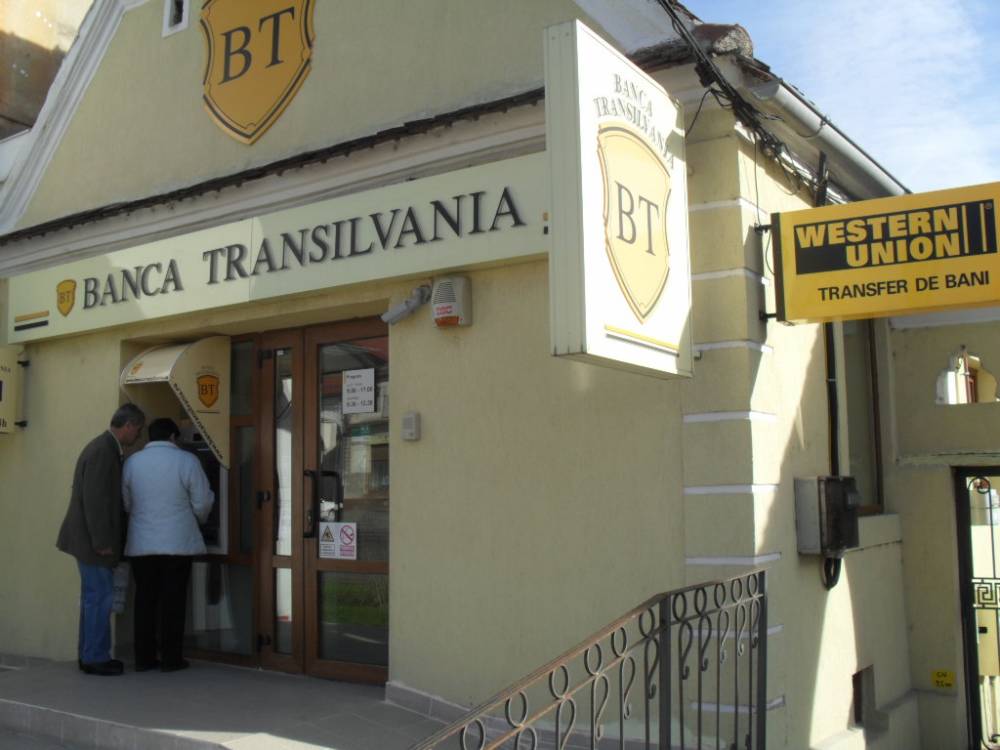 Cardurile, bancomatele și POS-urile Băncii Transilvania nu vor funcționa în noaptea de sâmbătă spre duminică - bancatransilvaniacodlea-1499406842.jpg