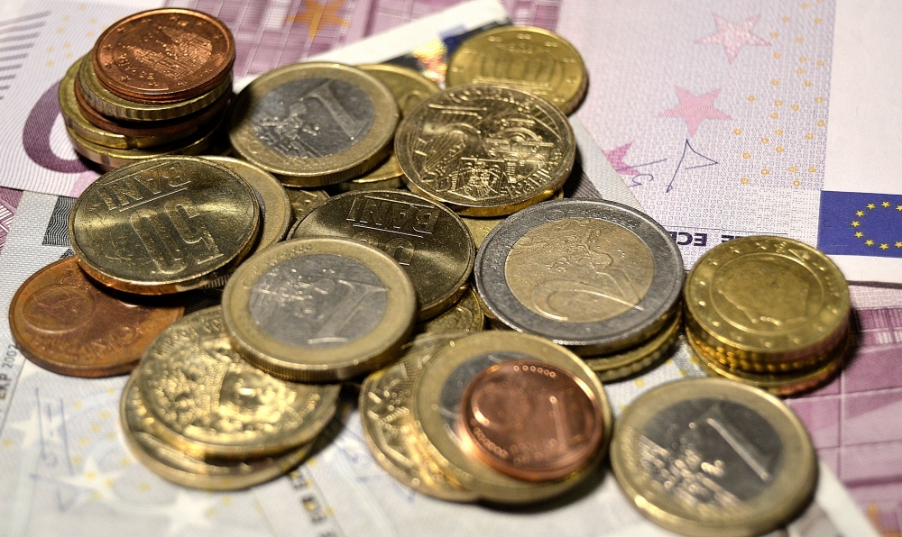 Lituania vrea să adere la euro în 2015 - banileimonedeeuro18987800-1390990018.jpg
