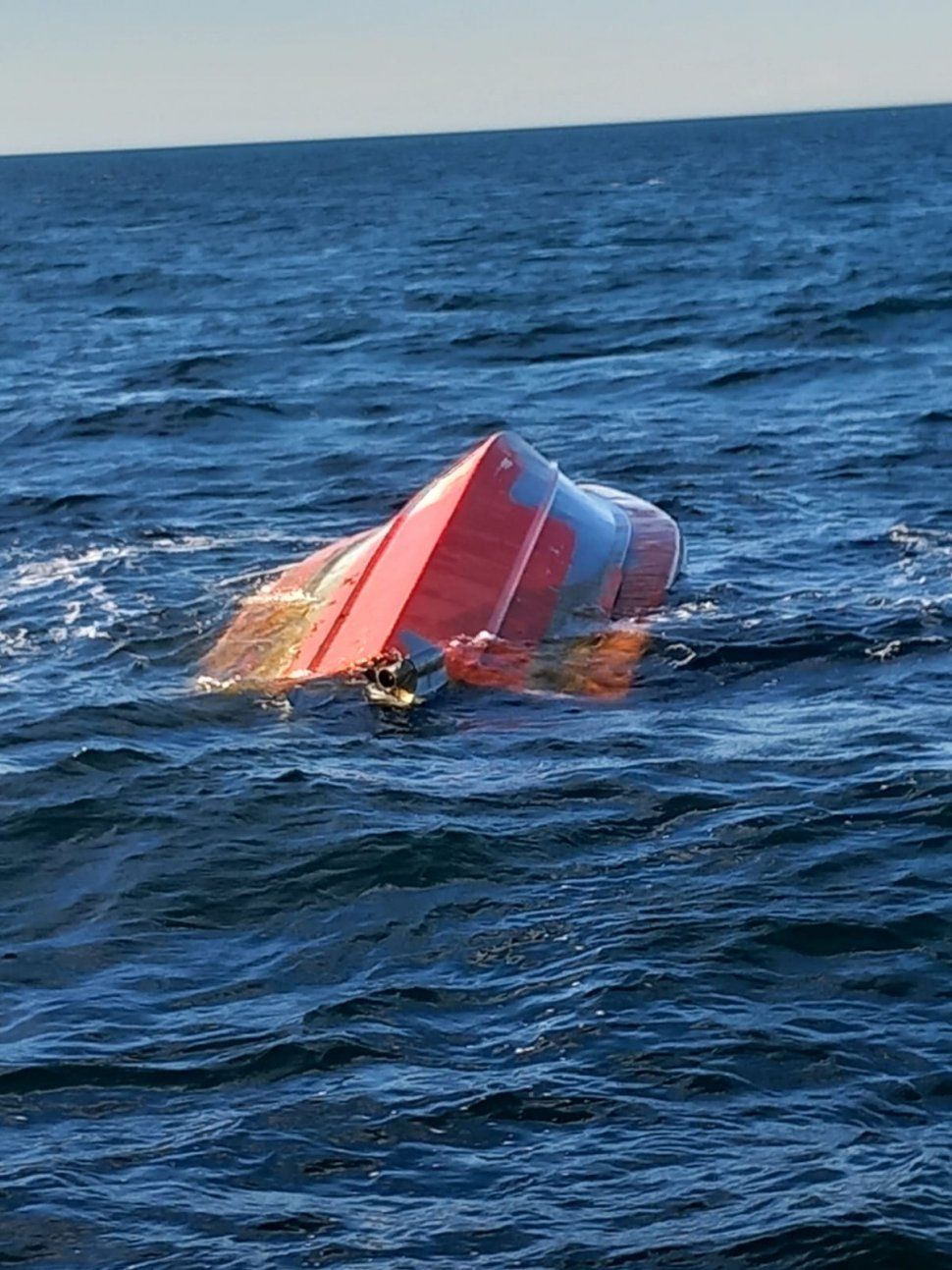 Explozie puternică în Constanța. Barca ucraineană găsită în Marea Neagră a fost detonată. Avea explozibil la bord - barca-detonata-1712336475.jpg