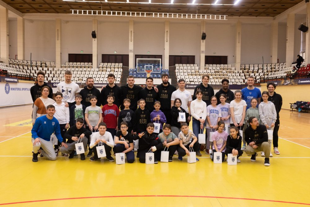 Elevii de la Şcoala 23 s-au antrenat cu baschetbaliştii de la CSM Constanţa - baschet-elevi-1680012446.jpg